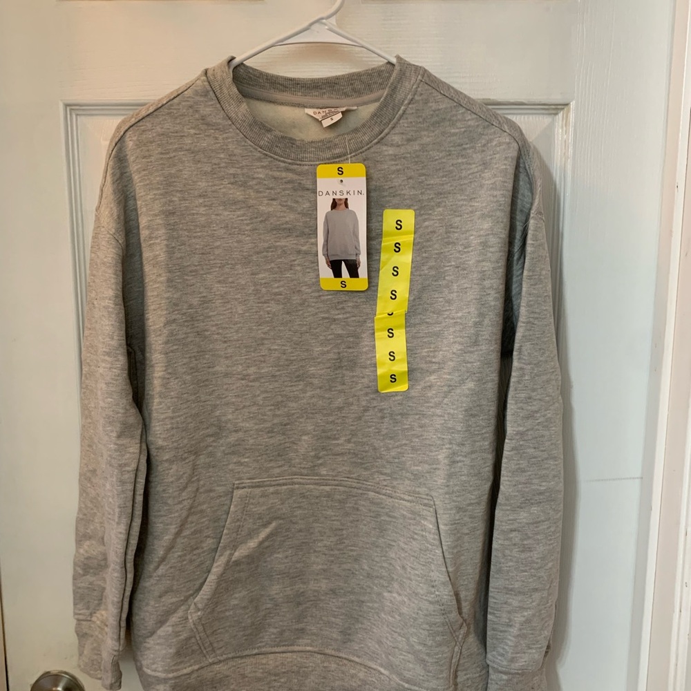 NWT’s Small Danskin sweatshirt (with pockets); ptp 22 1/2”; fleece lined